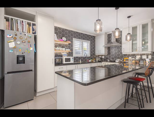 4 BEDROOM FREESTANDING SOLD IN SUNNINGDALE